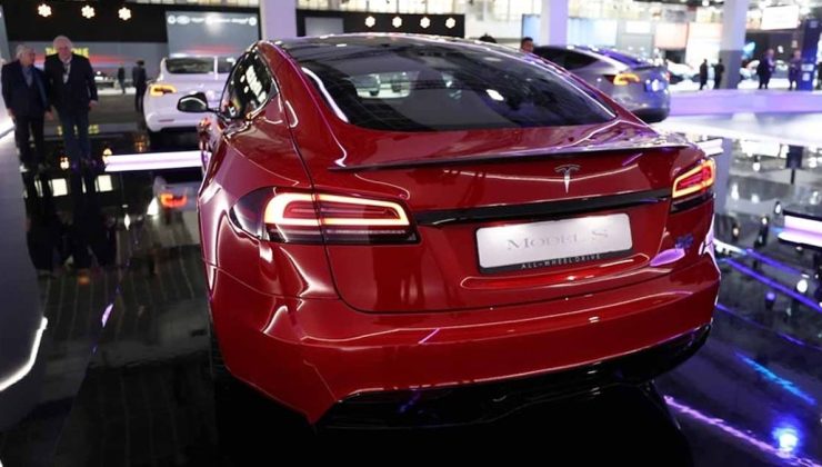 Tesla Geri Döndü, Model 3’te Kaybolan Sinyal Kolu ve Menzil Şok Etkisi!