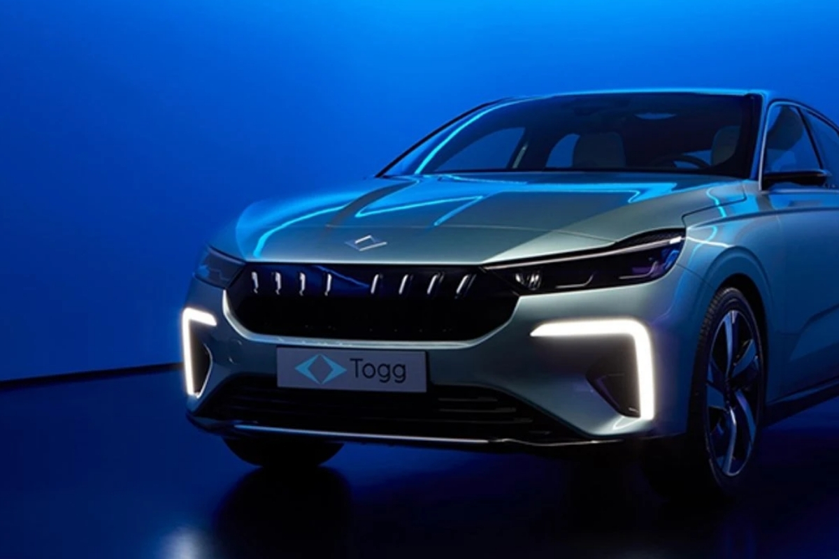 Togg T10F 28 Dakikada Şarjla Sahneye Çıktı, Tesla’yı Takipte, Güvenlikte Zirvede