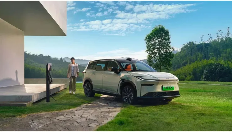 Toyota bZ3X RHD, Şehir Sokaklarını Sarsacak Elektrikli SUV’te Gizli Teknoloji Açığa Çıkıyor!