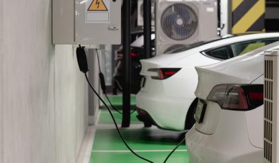 Türkiye’de Her 9 Araçtan Biri Elektrikli, PHEV Patlaması ve Şarj Krizi Ne Anlama Geliyor?