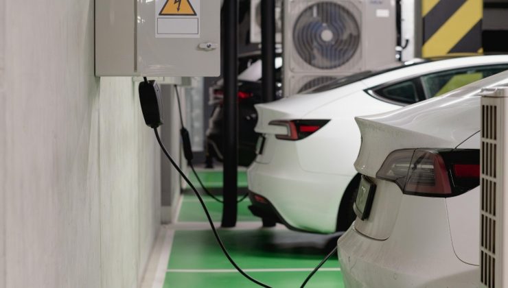Türkiye’de Her 9 Araçtan Biri Elektrikli, PHEV Patlaması ve Şarj Krizi Ne Anlama Geliyor?