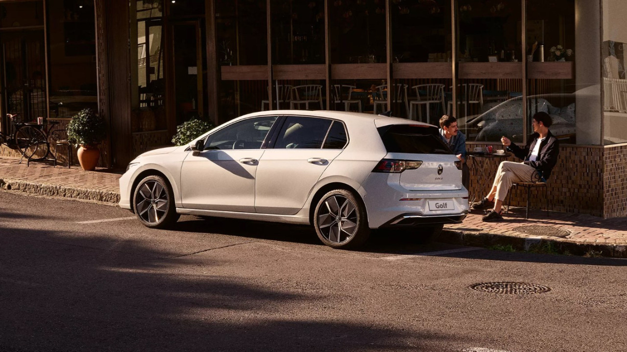 Volkswagen Golf Türkiye’de 300 Bin TL Şok İndirim Geldi, Performans ve Gizli Detaylar Şaşırtıyor!