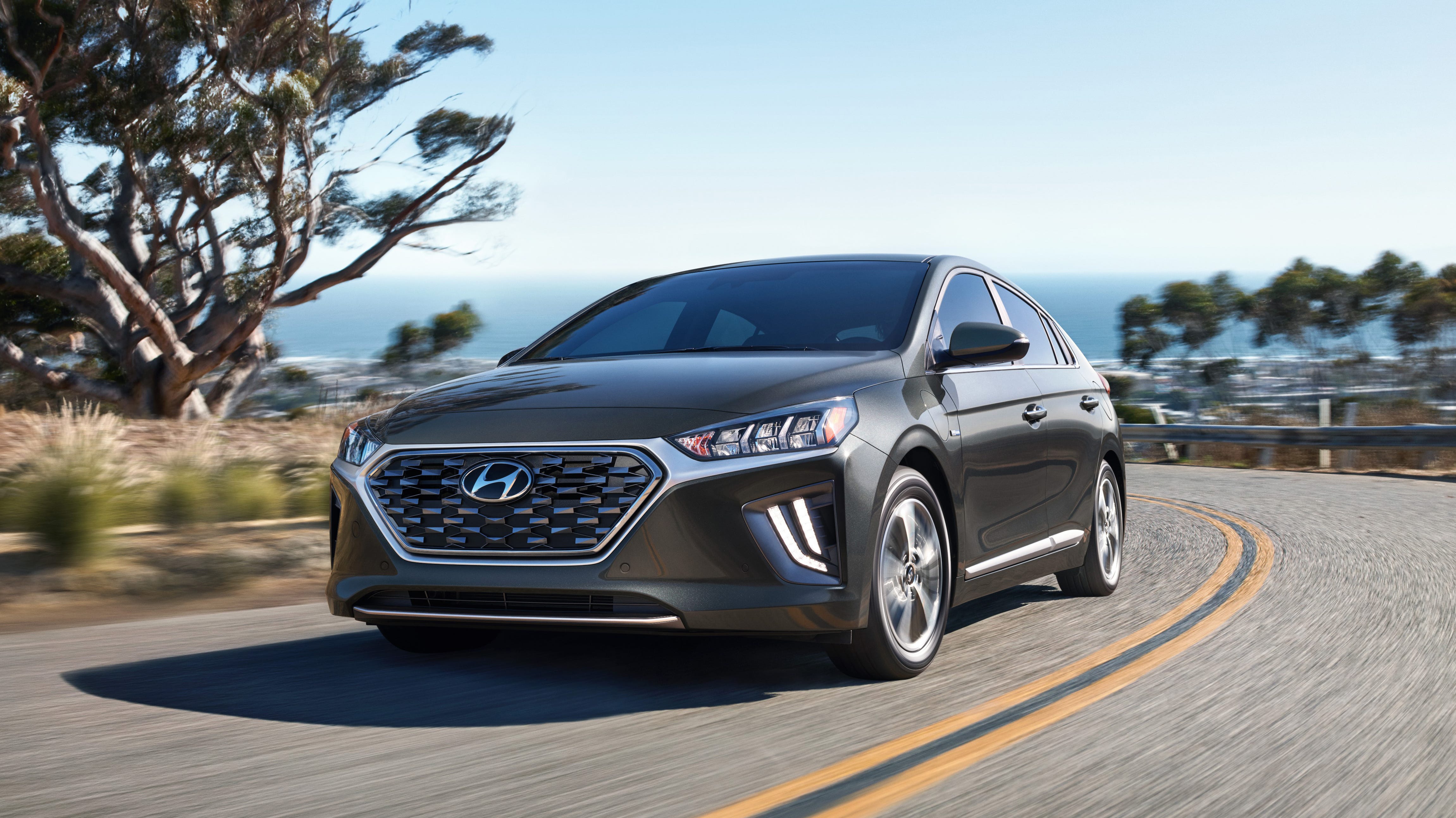 2025’in Gizli Kahramanları, Şehirde En Az Yakıt Harcayan 10 Hibrit Otomobil Açıklandı! 8 2022 Hyundai Ioniq Review, Pricing, and Specs