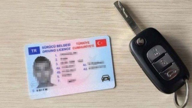 EHLİYET YENİLEME SON TARİH: Ehliyet yenilememe cezası ne kadar? Eski tip  sürücü belgesi yenileme ücreti ne kadar, nasıl randevu alınır?