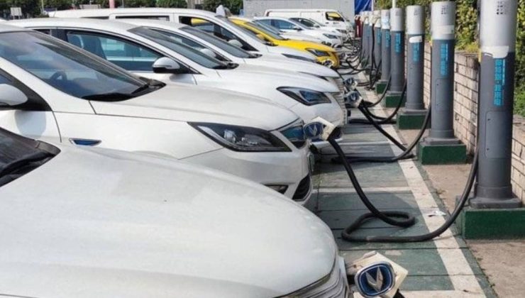 Elektrikli Araçlara Şok Vergi! 2028’de Kilometre Başına Ücret Dönemi Başlıyor, EV Sahiplerine Büyük Darbe Mi?