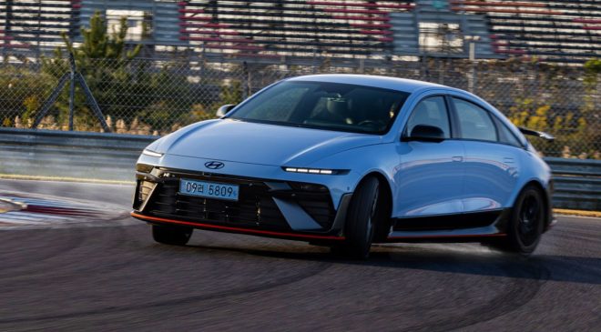 Elektrikli Sedan Pist Canavarıyla Tanışın  650 BG ve 3,2 Saniyede 100 km/s!