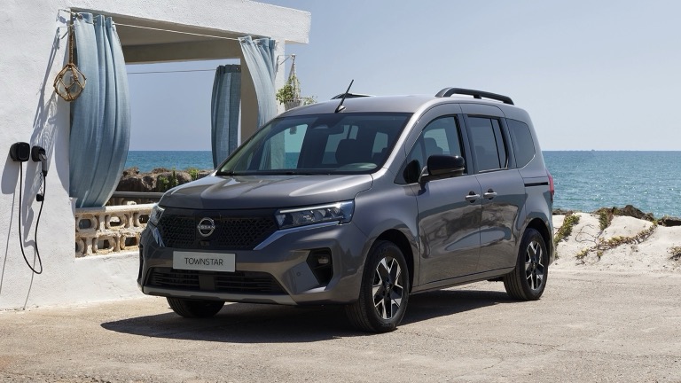 Nissan Townstar EV Passenger (2023-2025) price and specifications - EV  Database