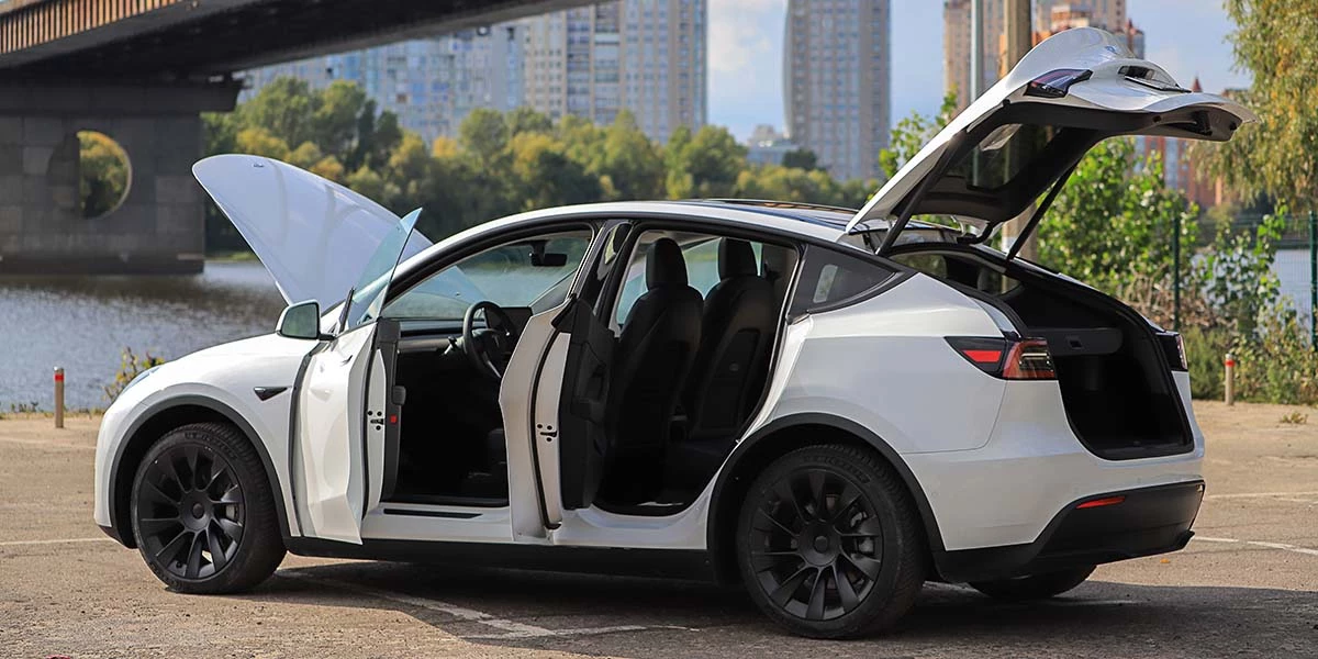 Tesla MultiPass Sessizce Geldi, Şarj Kartlarını Tarihe Gömecek Sistem Başladı! 6 Tesla Model Y İncelemesi - Sixt Türkiye