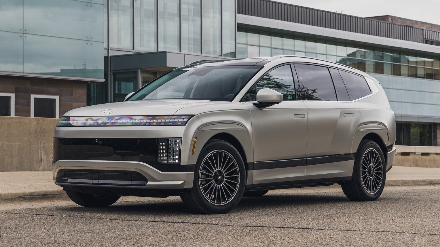 Tesla’ya Gerçek Rakip Geldi! Hyundai IONIQ 9 Türkiye Fiyatı ve Özellikleri Şaşırtıyor! 3 2026 Hyundai Ioniq 9 Review, Pricing, and Specs