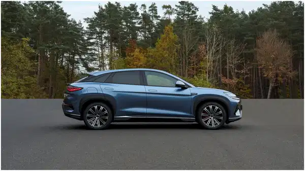 Tesla’yı Unutturacak Elektrikli Canavar! 20 Dakikada Şarj, 500 KM Menzil, Fiyatı İse Sizi Şok Edecek 6 Otomobil Haber En Güncel Otomobil Haberleri, Test Sürüşleri ve Otomotiv Dünyasından Son Gelişmeler