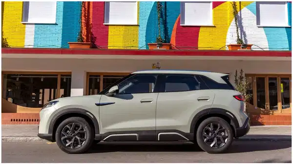 Tesla’yı Unutturacak Elektrikli Canavar! 20 Dakikada Şarj, 500 KM Menzil, Fiyatı İse Sizi Şok Edecek 12 Otomobil Haber En Güncel Otomobil Haberleri, Test Sürüşleri ve Otomotiv Dünyasından Son Gelişmeler