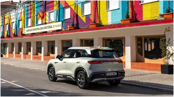 Tesla’yı Unutturacak Elektrikli Canavar! 20 Dakikada Şarj, 500 KM Menzil, Fiyatı İse Sizi Şok Edecek 11 Otomobil Haber En Güncel Otomobil Haberleri, Test Sürüşleri ve Otomotiv Dünyasından Son Gelişmeler