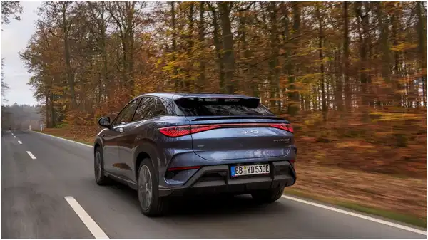 Tesla’yı Unutturacak Elektrikli Canavar! 20 Dakikada Şarj, 500 KM Menzil, Fiyatı İse Sizi Şok Edecek 8 Otomobil Haber En Güncel Otomobil Haberleri, Test Sürüşleri ve Otomotiv Dünyasından Son Gelişmeler