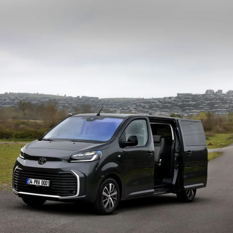 Toyota Yeni Ticari Araçlarla Segmentteki İddiasını “Bambaşka" Bir Yere  Taşıdı