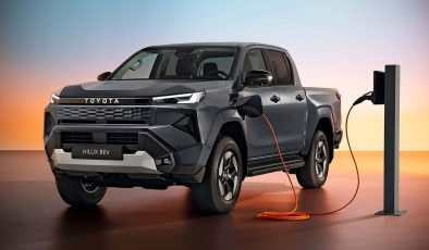 Yeni Toyota Hilux 2025 Şov Yaptı, Elektrikli Canavar Geliyor, Pick-Up Dünyası Değişiyor!