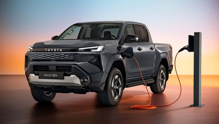 Yeni Toyota Hilux 2025 Şov Yaptı, Elektrikli Canavar Geliyor, Pick-Up Dünyası Değişiyor!