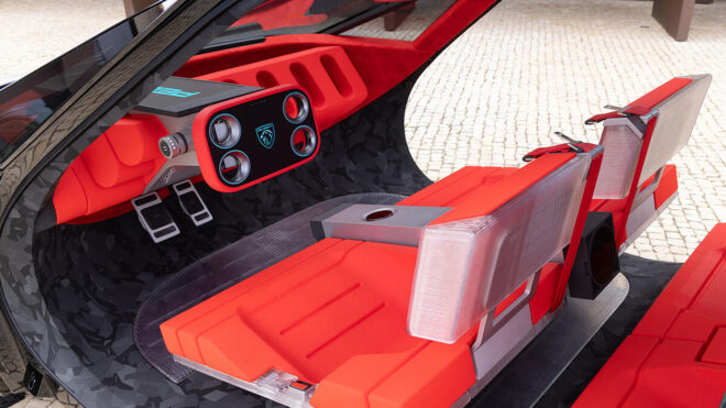 Peugeot’nun Bu Hamlesi Otomobil Kullanma Alışkanlığını Kökten Değiştirebilir! 6 Peugeot'nun yeni araçlarında kullanacağı Hypersquare direksiyon simidine ait yeni fotoğraflar ve kullanıcı deneyimleri paylaşıldı